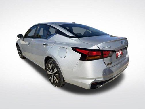 Brilliant Silver Metallic 2021 Nissan Altima 2.5 SV