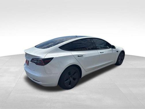 Pearl White Multi-Coat 2023 Tesla Model 3 Standard Range
