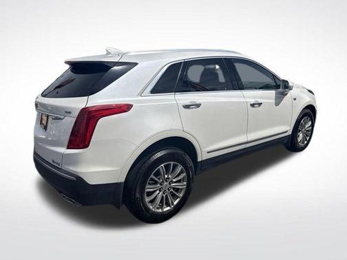 Crystal White 2017 Cadillac XT5 Luxury