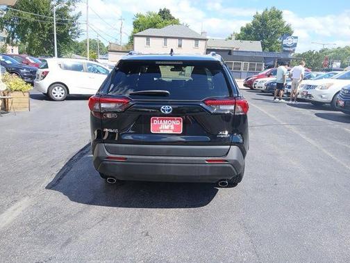 2022 Toyota RAV4 Hybrid XLE