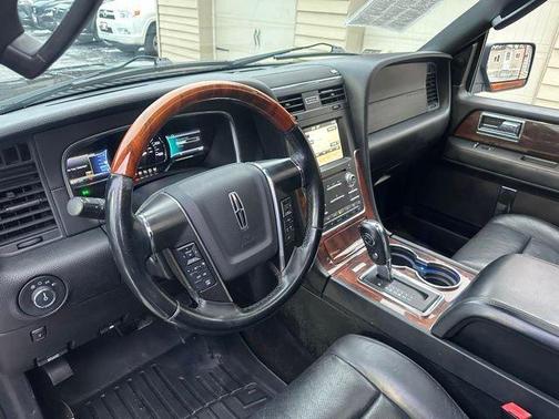 2016 Lincoln Navigator Select