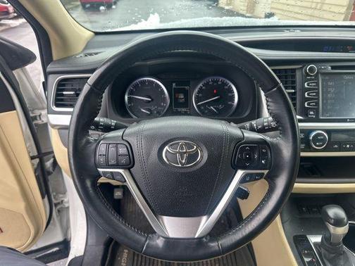 2017 Toyota Highlander Limited