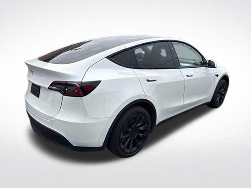 Pearl White Multi-Coat 2024 Tesla Model Y Long Range Single Motor Rear-Wheel Drive