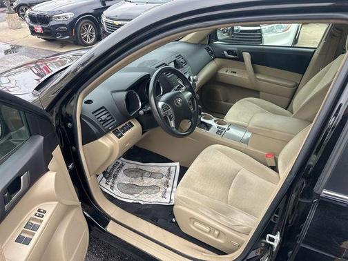 Black 2012 Toyota Highlander SE