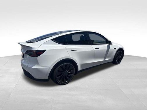 White 2022 Tesla Model Y Performance Dual Motor All-Wheel Drive