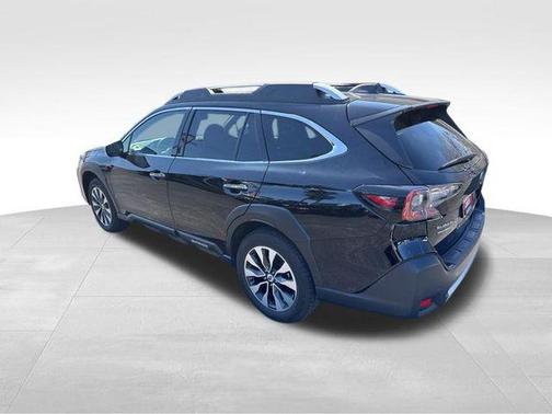 Crystal Black Silica 2024 Subaru Outback Touring