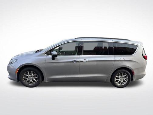 Billet Silver Metallic Clearcoat 2020 Chrysler Voyager LXI