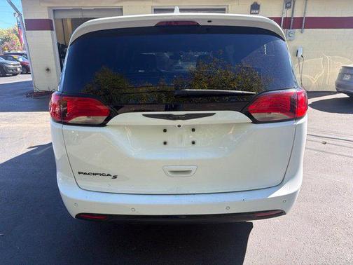 Bright White Clearcoat 2020 Chrysler Pacifica Touring L