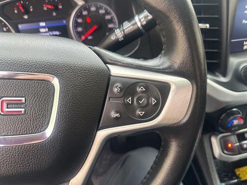 2022 GMC Acadia AWD SLT