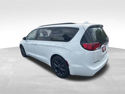 Bright White Clearcoat 2020 Chrysler Pacifica Red S Edition