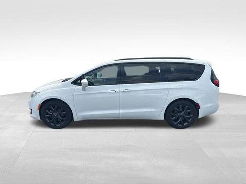 Bright White Clearcoat 2020 Chrysler Pacifica Red S Edition