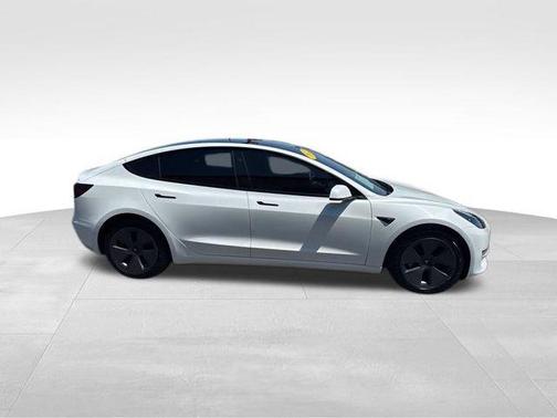 Pearl White Multi-Coat 2022 Tesla Model 3 Long Range