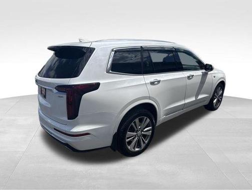 Crystal White Tricoat 2021 Cadillac XT6 Premium Luxury AWD