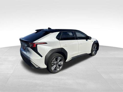 Cosmic White Pearl 2-Tone 2023 Subaru Solterra Touring
