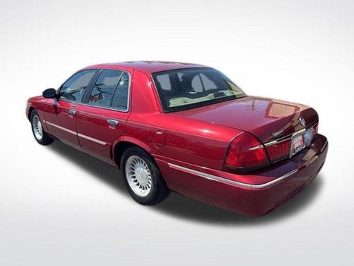 Matador Red Clearcoat Metallic 2002 Mercury Grand Marquis LS