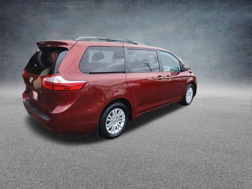 2017 Toyota Sienna XLE