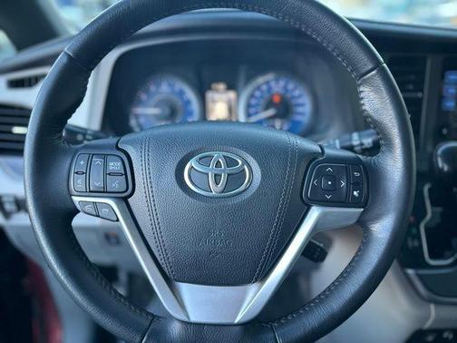 2015 Toyota Sienna XLE