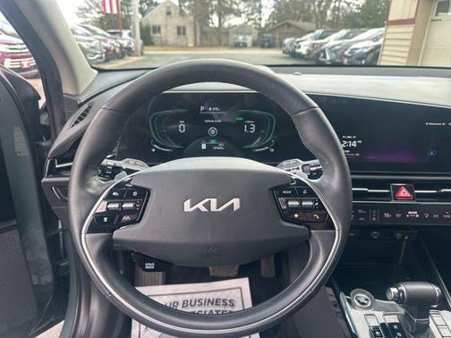 2023 Kia Niro SX