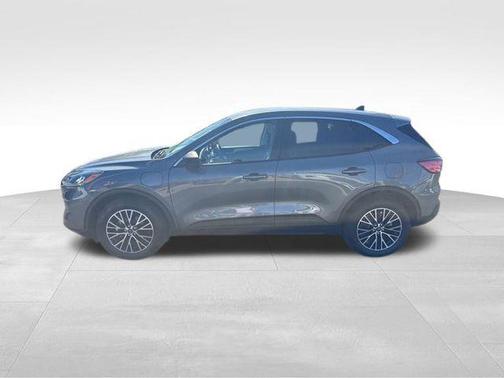 Gray Metallic 2022 Ford Escape SE