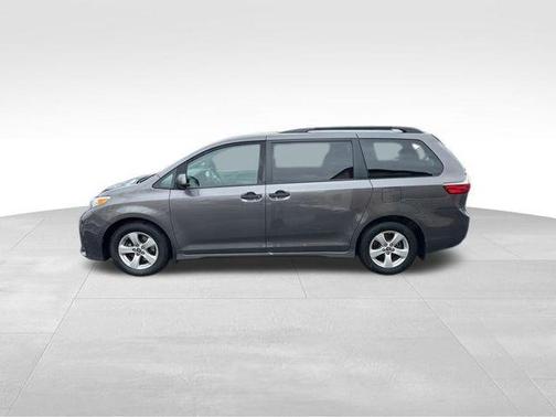 2020 Toyota Sienna SE