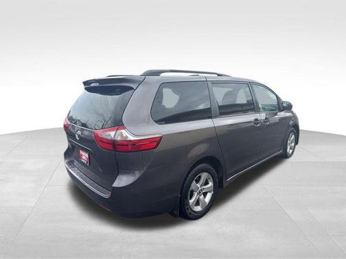 2020 Toyota Sienna SE