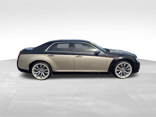 Gloss Black 2018 Chrysler 300 Limited