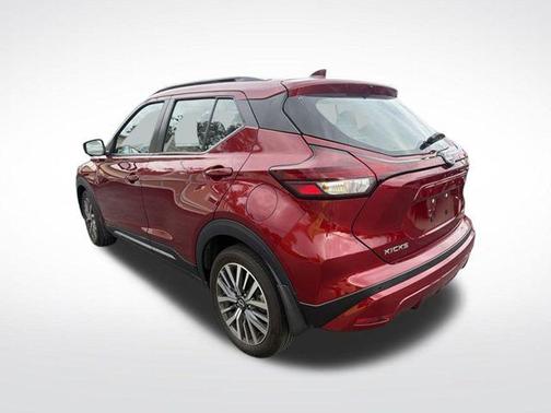 Scarlet Ember Tintcoat 2023 Nissan Kicks SR