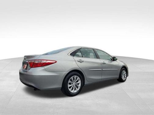 2015 Toyota Camry Hybrid SE