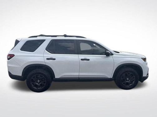 Platinum White Pearl 2024 Honda Pilot TrailSport