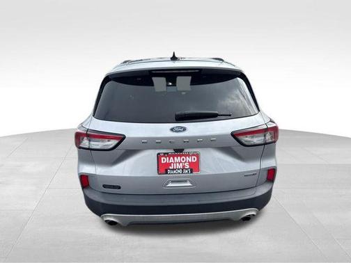 Ingot Silver Metallic 2020 Ford Escape SE