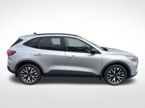 Ingot Silver Metallic 2020 Ford Escape SE