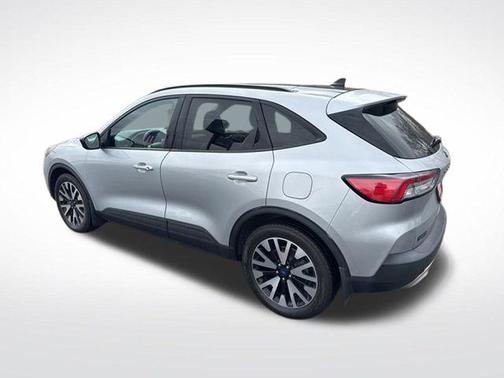 Ingot Silver Metallic 2020 Ford Escape SE