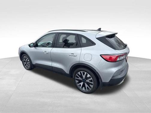 Ingot Silver Metallic 2020 Ford Escape SE