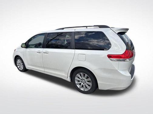 Blizzard Pearl 2013 Toyota Sienna Limited