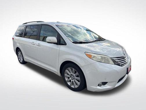 Blizzard Pearl 2013 Toyota Sienna Limited