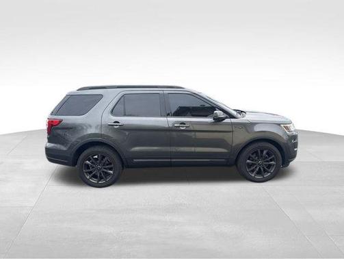 Magnetic 2018 Ford Explorer XLT