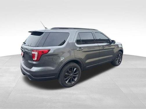 Magnetic 2018 Ford Explorer XLT