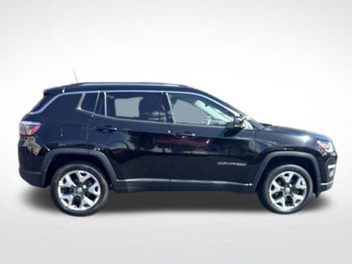 Diamond Black Crystal Pearlcoat 2018 Jeep Compass Limited