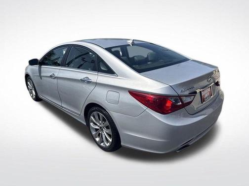 Radiant Silver Metallic 2013 Hyundai SONATA SE