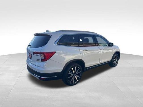 Platinum White Pearl 2021 Honda Pilot Touring 8-Passenger