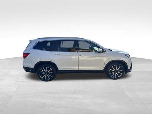 Platinum White Pearl 2021 Honda Pilot Touring 8-Passenger