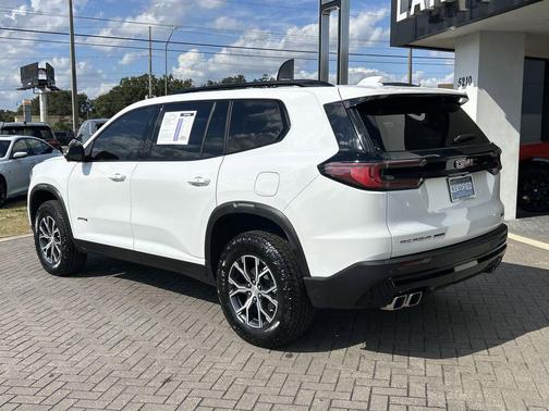 2024 GMC Acadia AWD AT4