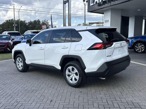 2024 Toyota RAV4 LE