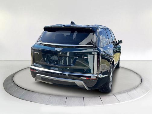 2026 Cadillac VISTIQ Luxury