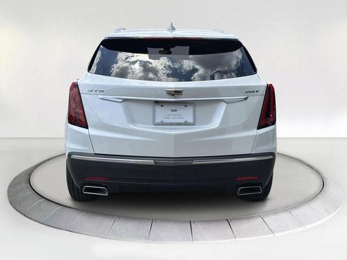 Crystal White 2022 Cadillac XT5 Luxury