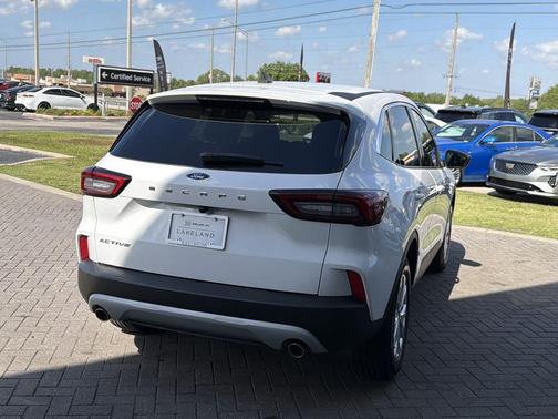 Oxford White 2023 Ford Escape Active