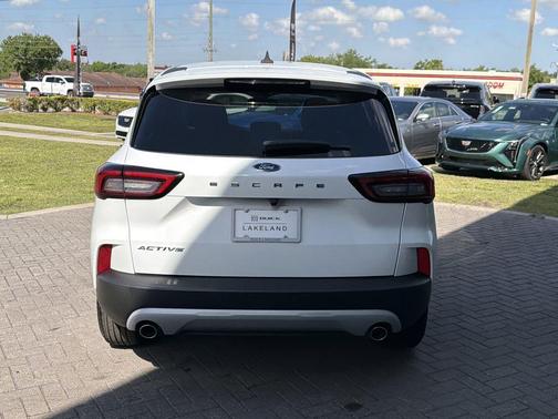 Oxford White 2023 Ford Escape Active