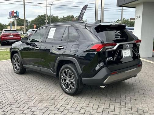 2024 Toyota RAV4 Hybrid SE