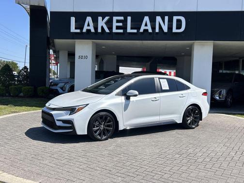 Ice Cap/Midnight Black Metallic 2026 Toyota Corolla SE