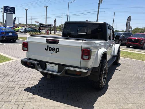 Bright White Clearcoat 2023 Jeep Gladiator Sport S